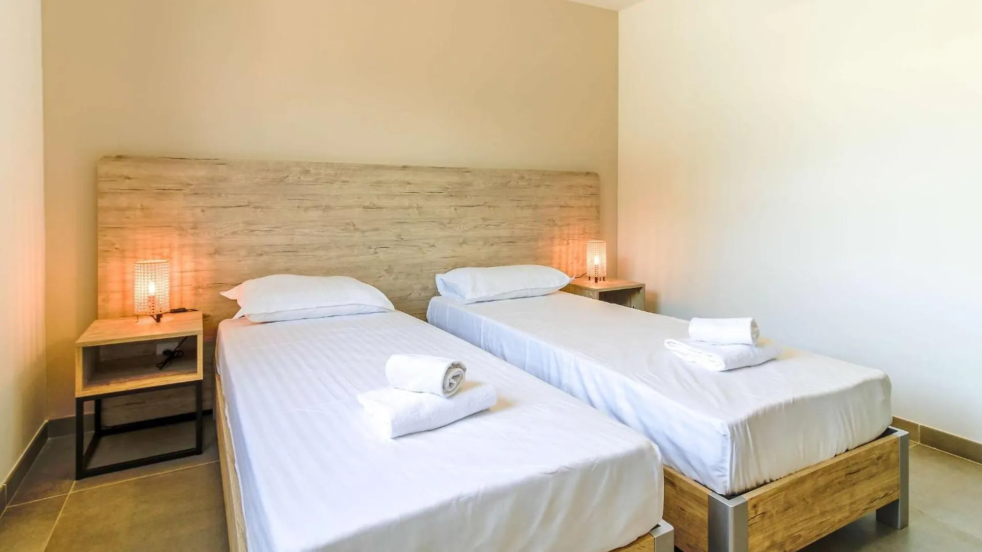 Apartment Select'Sohome - Appartement A Deux Pas De La Plage De La Faviere Avec Parking Prive ! - Iloa-C11 Bormes-les-Mimosas